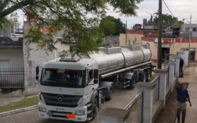 Nueva carga de sulfato de aluminio para el tratamiento del agua en Santa Elena.